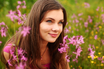 Naklejka premium woman on pink flower field