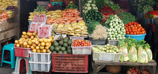 Fototapeta na wymiar azjatycki rynek produktów świeżych warzyw