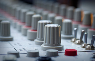 Audio mixing board