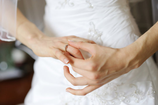 Bride adjusting her wedding or еngagement ring