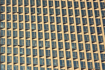 Ausblick Gebäudefassadde mit vielen Fenstern