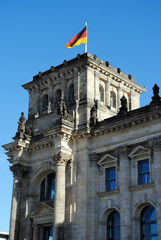 Fototapeta na wymiar Reichstag z flagą