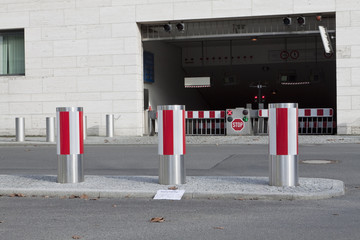 Botschaftsschutz: Poller / embassy: bollards