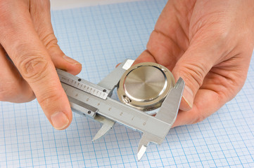 caliper measures the detail