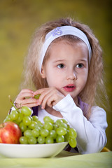 girl eating grapes