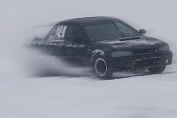 Fototapeta na wymiar Wyścigi na lodzie