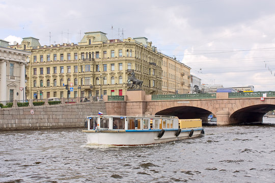 Anichkov Bridge And Fontanka River