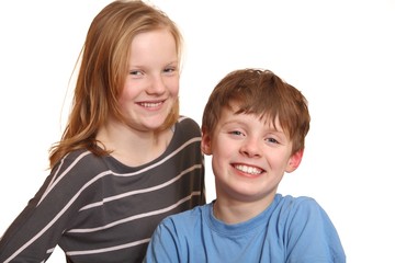 Portrait zweier lachender Teenager