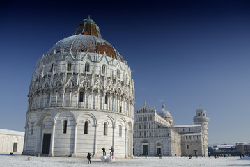 Fototapeta premium Piazza dei Miracoli in Pisa after a Snowstorm