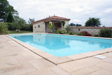 Fototapeta premium belle piscine d'une maison du sud de la france # 03