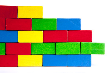 Mauer aus Bauklötzen