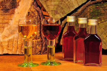 Schnaps Glas Holz Destille