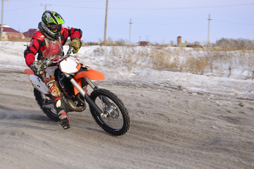 Obraz na płótnie Canvas Russia, Samara, motocross rider turn