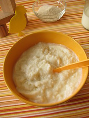 Dinkelgrießbrei für Babys und Kleinkinder