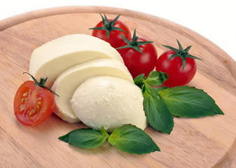 mozzarella cherry tomatoes basil