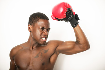 Profiboxer mit roten Boxhandschuhen