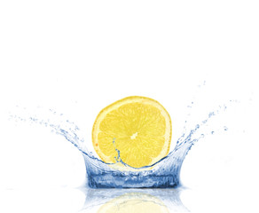 SLice of lemon falling into water
