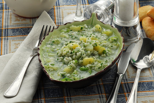 Sopa de arroz y patatas