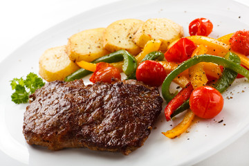 Grilled steak and vegetables