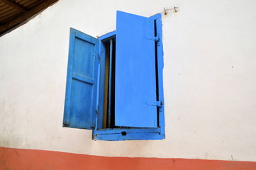 Obraz na płótnie Canvas Blaues Fenster