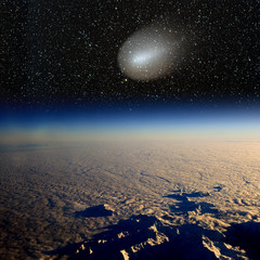 Fototapeta na wymiar Wpływ Comet na Ziemi. Prawdziwe zdjęcia.