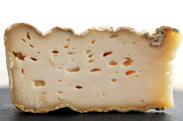 Morceau de tome de chèvre