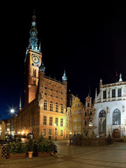 Fototapeta na wymiar Ratusz w nocy w Gdańsku