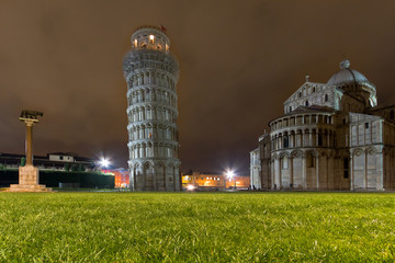 Pisa notturno