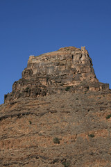 Fototapeta premium Une forteresse sur un piton rocheux à Amtoudi au Maroc
