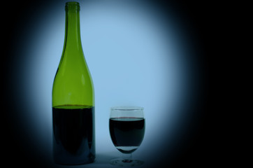 bottle of wine and glass,bouteille de vin