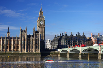 Fototapeta na wymiar Big Ben w słoneczny dzień, Londyn, Wielka Brytania