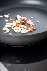 Chili und Pinienkerne