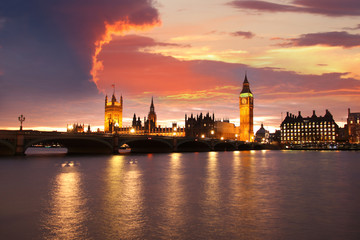 Fototapeta na wymiar Big Ben w godzinach wieczornych, Londyn, UK