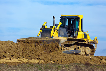 Bagger bei Bauarbeiten auf Baustelle