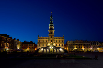 Fototapeta na wymiar Town Hall at night, Main Square (Rynek Wielki), Zamosc, Poland