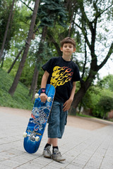 boy with sketeboard - obrazy, fototapety, plakaty