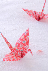 冬イメージの折り鶴