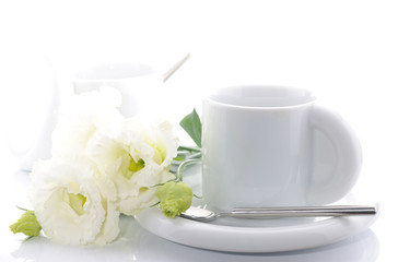 トルコキキョウとコーヒーカップ