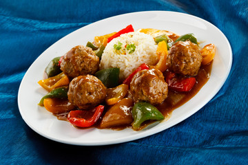Roasted meatballs, rice and vegetables
