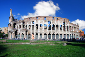 Fototapeta na wymiar Znani Koloseum w Rzymie, Włochy