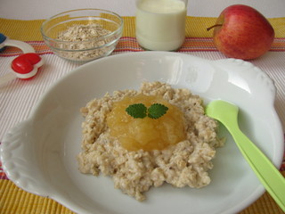Haferbrei mit Apfel für Babys