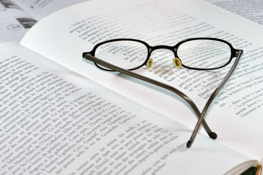lunettes crois&eacute;es