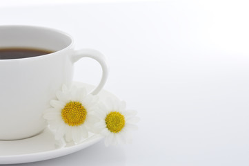 コーヒーカップと花