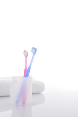 カップに立てられた歯ブラシ