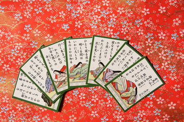 かるた　カルタ　百人一首　　扇　和風バック