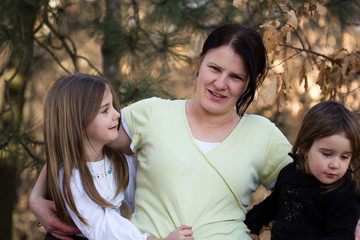 Obraz premium Beautiful portrait of a mother with her two little doughters out
