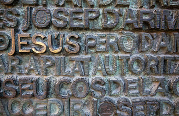 El evangelio escrito en bronce. Puertas de la Sagrada Familia