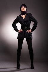 Model posiert im Studio