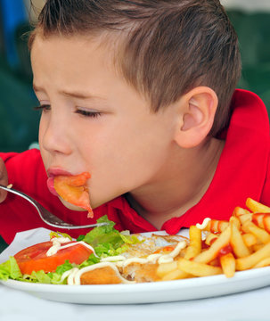 Kind beim Essen