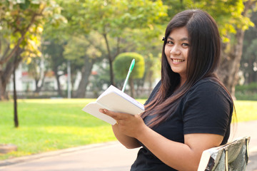 Obraz premium Women are thinking and writing..